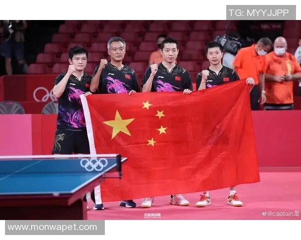 中国足球小将与球星同框合照 展现梦想与荣耀的传承与碰撞